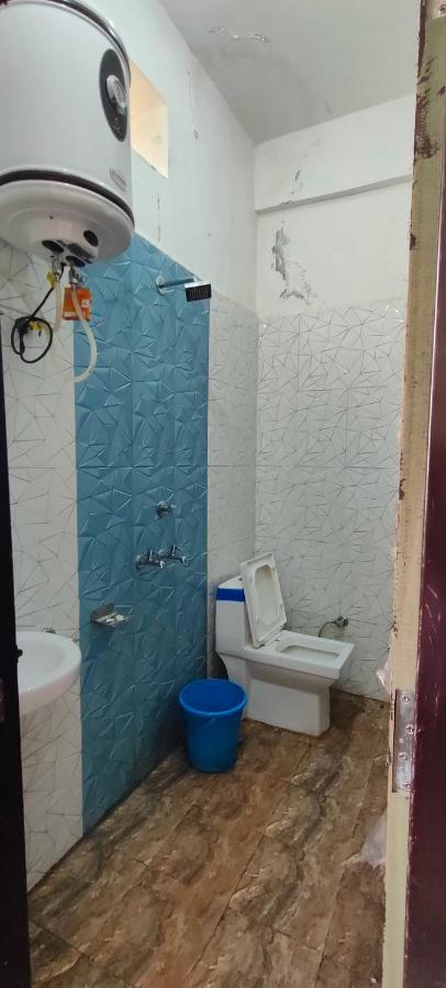 Hotel Yoran Inn & Restaurant By Wb Inn Sadabad Esterno foto