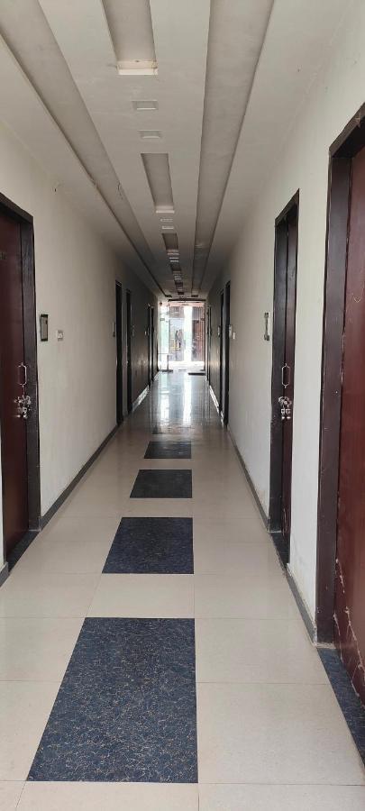 Hotel Yoran Inn & Restaurant By Wb Inn Sadabad Esterno foto