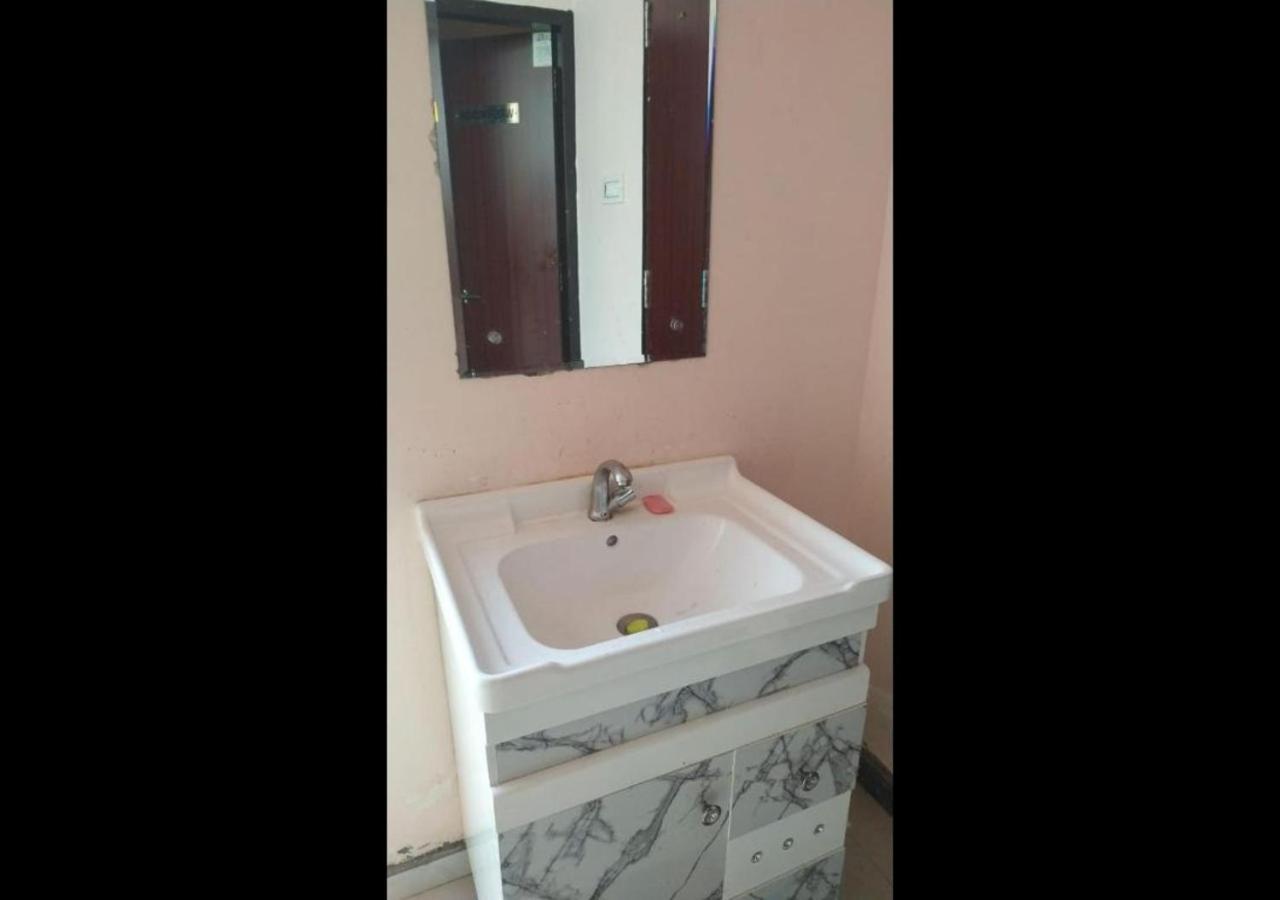 Hotel Yoran Inn & Restaurant By Wb Inn Sadabad Esterno foto